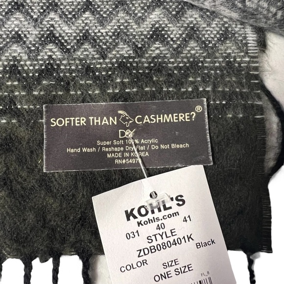 Softer Than Cashmere NWT - Soft Acrylic Scarf - Picture 3 of 3